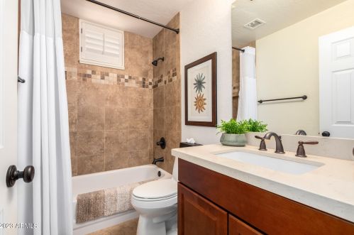 5255 Estevan Rd, Phoenix AZ 85054-7116 exterior