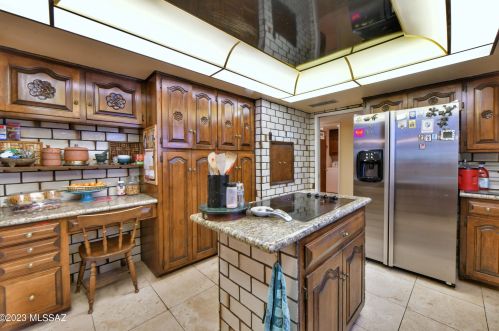 720 Roller Coaster Rd, Tucson AZ 85704-2628 exterior