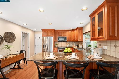 5143 Coral Ct, Concord CA 94521-2315 exterior