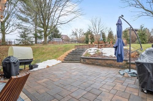 2419 Orchard Dr, Pittsburgh PA  15241-2542 exterior