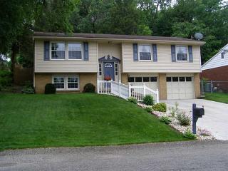 437 Crestview Dr, Pittsburgh PA  15239-1703 exterior