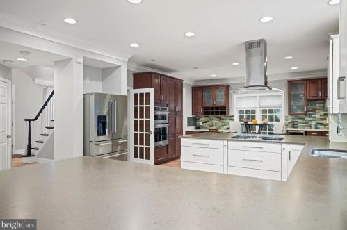 951 Rhonda Pl, Leesburg VA  20175-5632 exterior