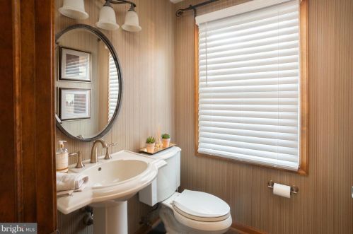 118 Lenox Ave, Trenton NJ 08620-1707 exterior