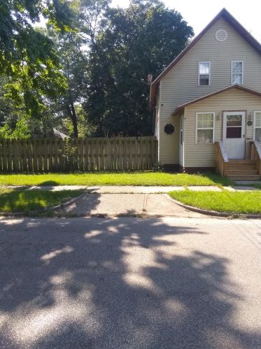 3013 Glendale St, Meskegon, MI 49444-2913