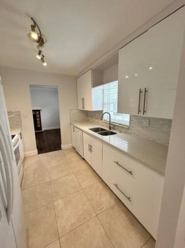 182 Del Rio Blvd, Boca Raton FL  33432-4736 exterior