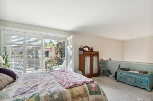 1201 Oakwood Ct, Rochester MI 48307-2539 exterior