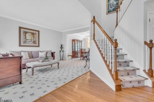 33 Heinrick Way, Bridgewater NJ 08807-5660 exterior