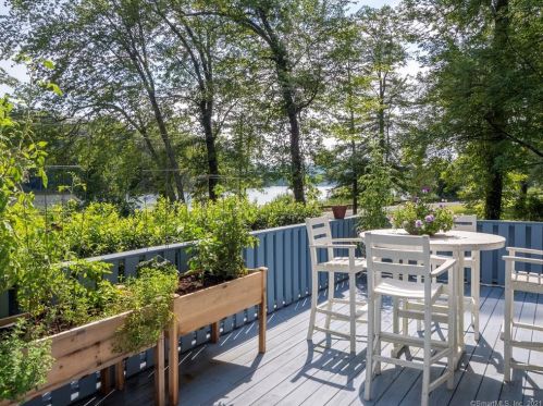 283 Mamanasco Rd, Ridgefield, CT 06877-1718