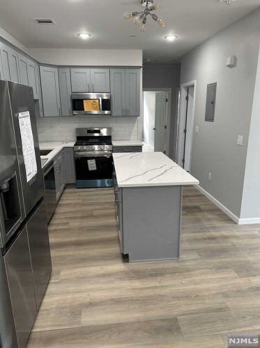 909 28th St, Paterson NJ  07513-1328 exterior