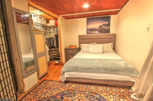 25 Grandview Ln, West Milford Lakes NJ  07480-1424 exterior