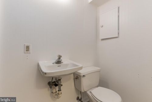 3069 Shepperton Ter, Silver Spring MD 20904-6704 exterior