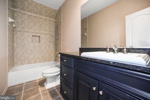 1493 Evans Farm Dr, Mc Lean VA 22101-5656 exterior