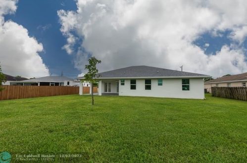 2470 Webster Ln, Fort Pierce FL 34953-5751 exterior