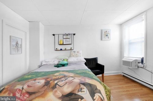 1433 Broad St, Philadelphia PA 19146-4808 exterior