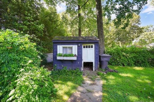 2 Tanglewood Ave, Enfield CT 06082-2622 exterior