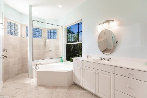 433 Pne Ave, Naples FL 34108-2354 exterior