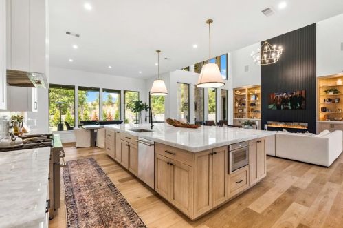 33218 Waltham Xing, Fulshear TX 77441-4205 exterior