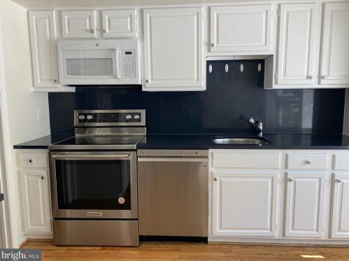 7641 Heatherton Ln, Rockville MD  20854-3203 exterior