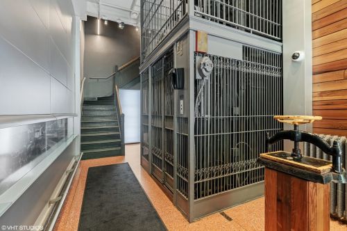 727 Dearborn St, Chicago IL  60605-1837 exterior