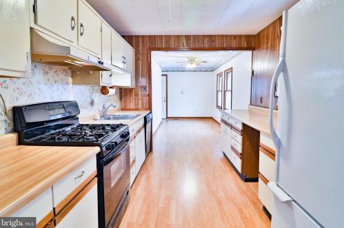 1201 Clagett Dr, Rockville MD 20851-2116 exterior