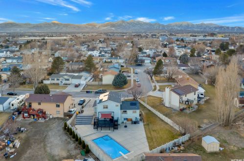 7529 Springbrook Dr, Taylorsville UT 84084-3654 exterior