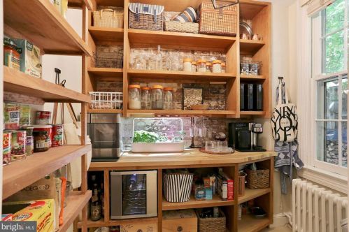 204 Royal St, Alexandria VA  22314-2627 exterior