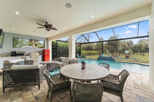 533 7 St, Naples FL 34102-0060 exterior