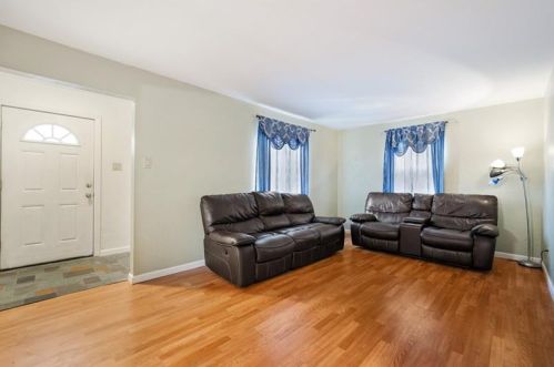 432 Jenne Dr, Pittsburgh PA 15236-2422 exterior