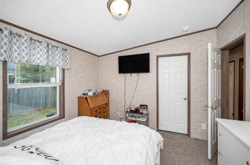 41 B St, Seabrook NH 03874-6228 exterior