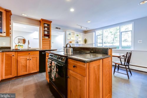 7804 Ridgecrest Dr, Alexandria VA 22308-1053 exterior