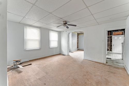 2233 Milligan Ave, Pittsburgh PA  15218-2136 exterior