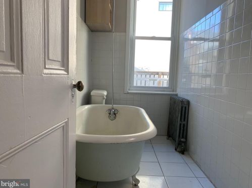 405 Fairmount Ave, Philadelphia PA 19123-2809 exterior