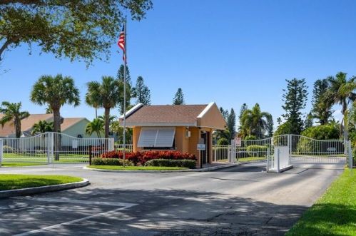 208 River Walk, Fort Pierce FL 34949-8887 exterior