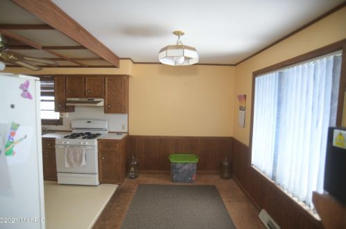 4876 Marshall Ave, Grand Rapids MI 49508-4744 exterior