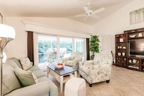 4870 Europa Dr, Naples FL 34105-5602 exterior