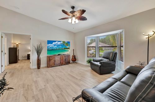 2332 Gillette Ave, Fort Pierce FL  34952-7432 exterior