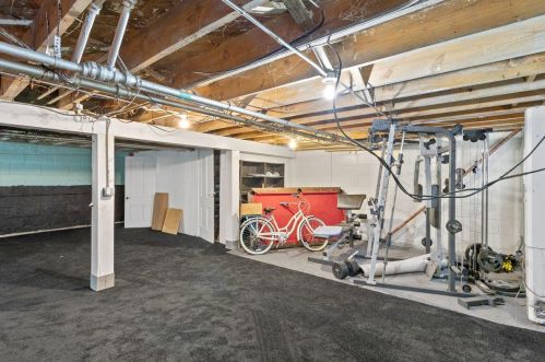 2427 Stratford Ct, Milwaukee WI 53211-2635 exterior