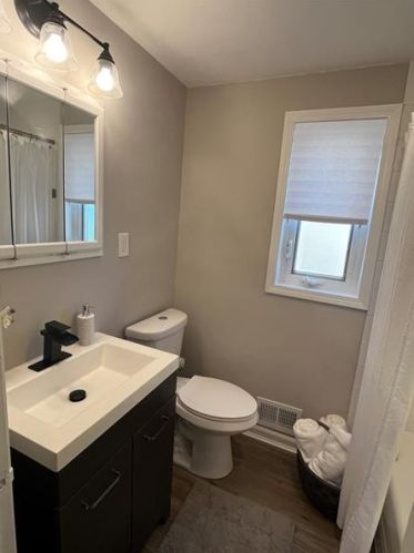 2066 Pioneer Ave, Pittsburgh PA 15226-1345 exterior