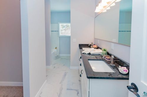 3428 Medin Rd, Duluth MN 55804-2673 exterior