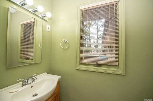 2 Carldon Rd, Commack NY 11725-1611 exterior