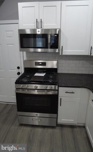 2432 13 St, Philadelphia PA 19107-5615 exterior