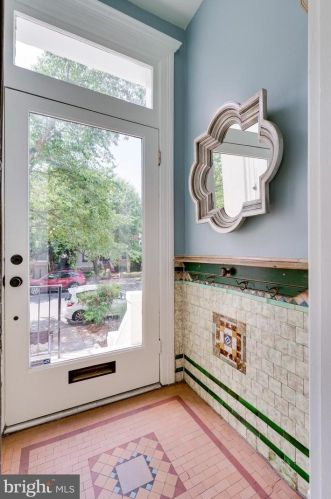 145 U St, Washington DC 20001-2338 exterior