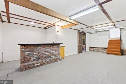 8 Maddock Dr, Trenton NJ 08628-2308 exterior