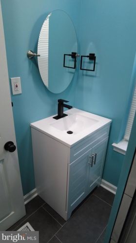 2432 13 St, Philadelphia PA 19107-5615 exterior