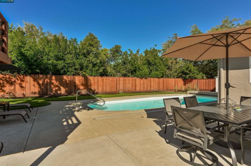 2649 Minert Rd, Concord CA 94518-2630 exterior