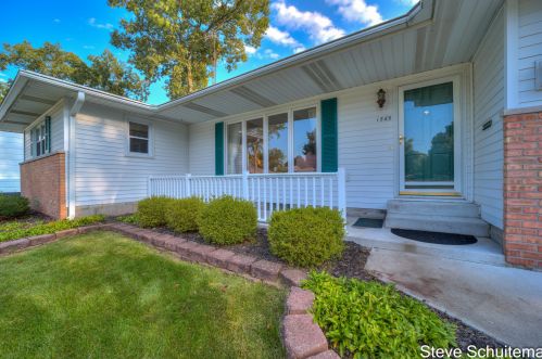 1569 Marlboro Rd, Meskegon MI exterior