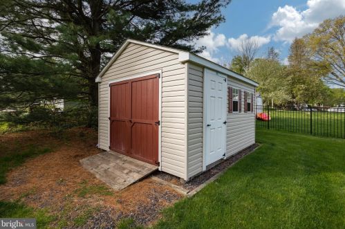 1526 Chestnut Hill Rd, Pottstown PA 19465-7156 exterior