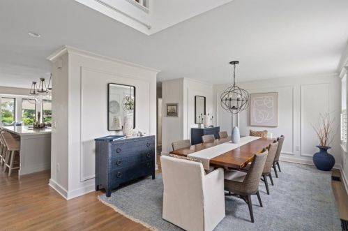 350 Compton View Dr, Middletown, RI 02842-7624