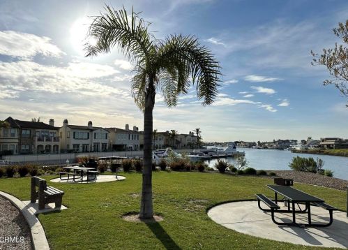 1350 Bayside Cir, Oxnard CA  93035-2148 exterior