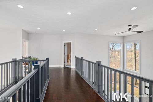 1860 Tall Pne Dr, Grand Rapids MI 49546-7923 exterior